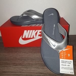 Nike flip flops sandals NWT